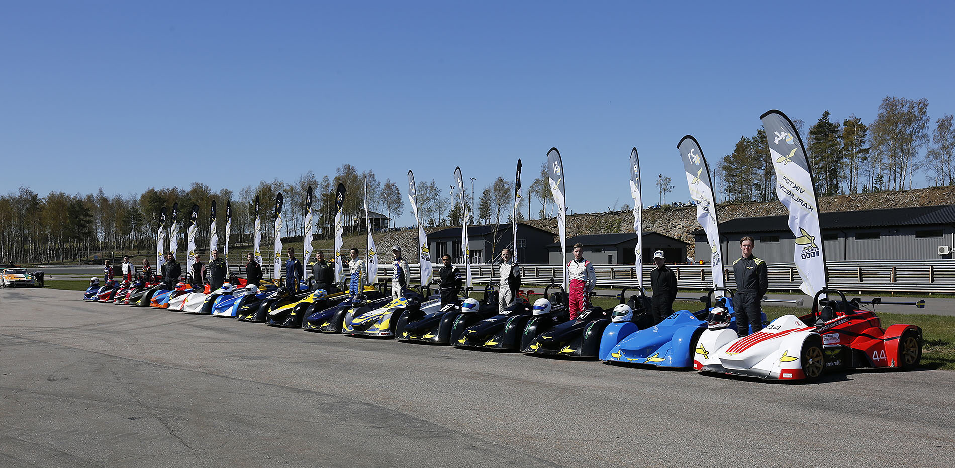 Tight Premiere for Aquila Formula 1000 at Kinnekulle Ring!